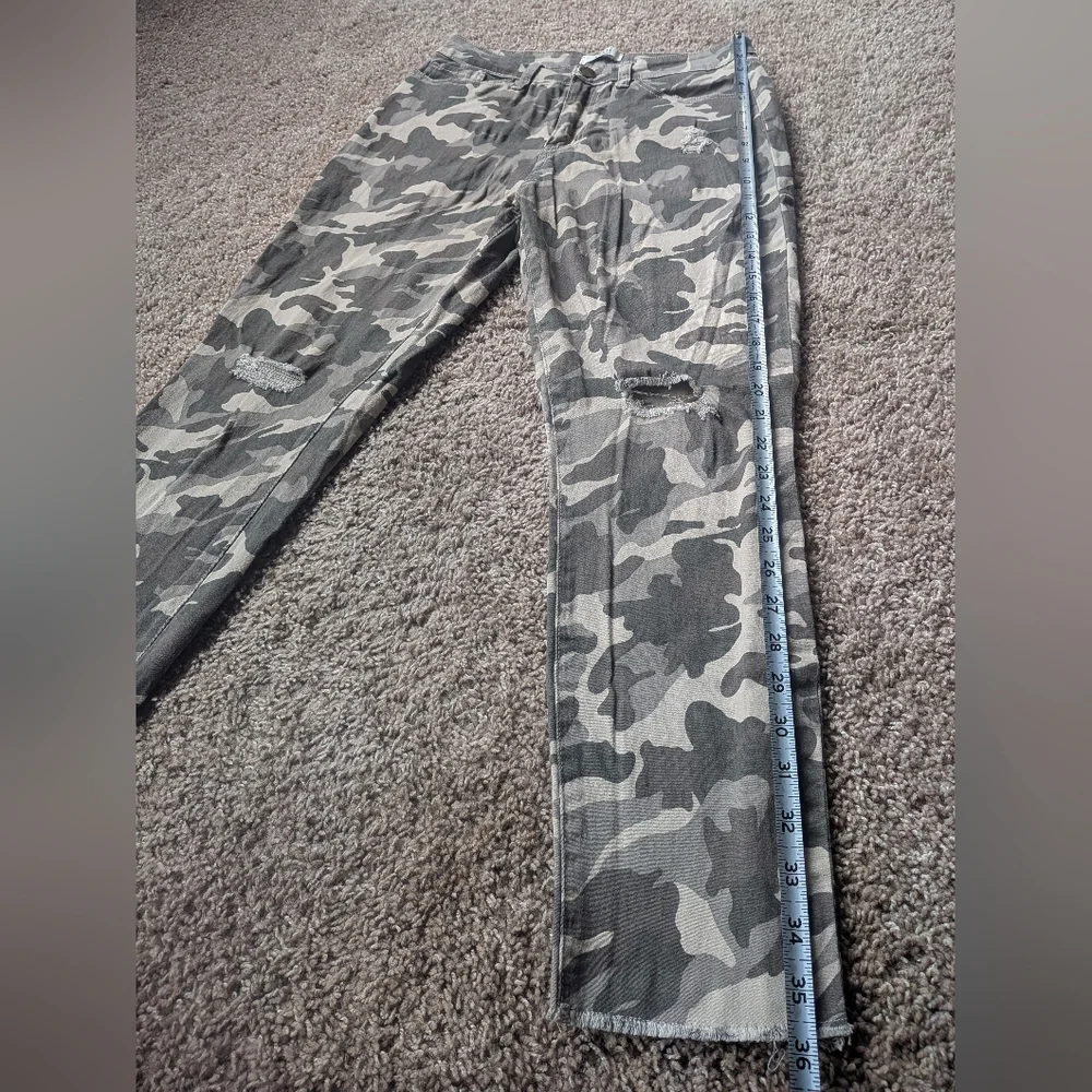 YMI Camouflage Distressed Skinny Stretch Jeans Size 11 - Picture 9 of 9